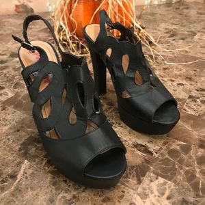 Pink & Pepper Women’s Platform Heels